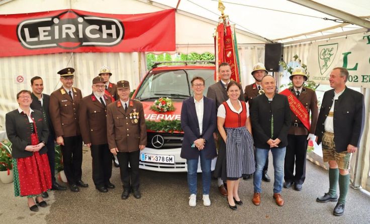Das neue Transportfahrzeug der FF Langwies wurde feierlich eingeweiht. (Foto: Hörmandinger)