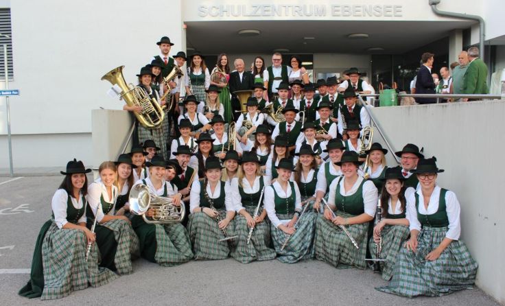 Die Musiker der FML gratulierten Fritz Neuböck mit Marschmusik zum 90. Geburtstag. (Foto: FML)