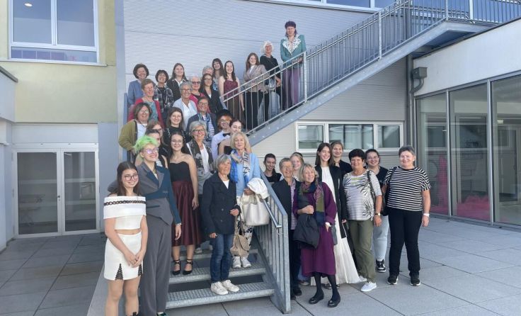 16 Damen feierten ihr "goldenes" Klassentreffen in Ebensee. (Foto: HLA Mode Ebensee)