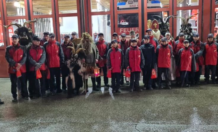 Die Kinder freuten sich über den Besuch des Nikolaus mit der Hundskoglpass. (Foto: ff-badischl.at)