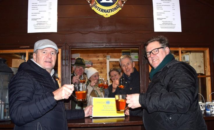 Das Lions-Gastro-Team verköstigt die neuen Getränkevariationen. (Foto: Lions Club)