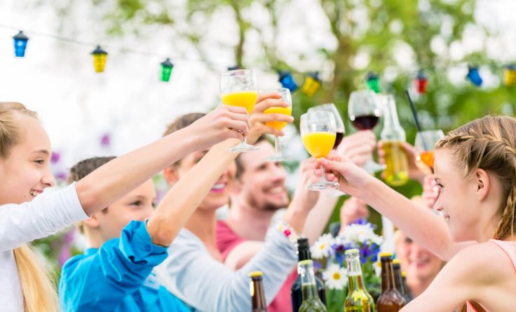 Straßenfeste werden in Bad Ischl mit bis zu Euro 150,- gefördert (Foto: Kzenon/Adobe Stock)