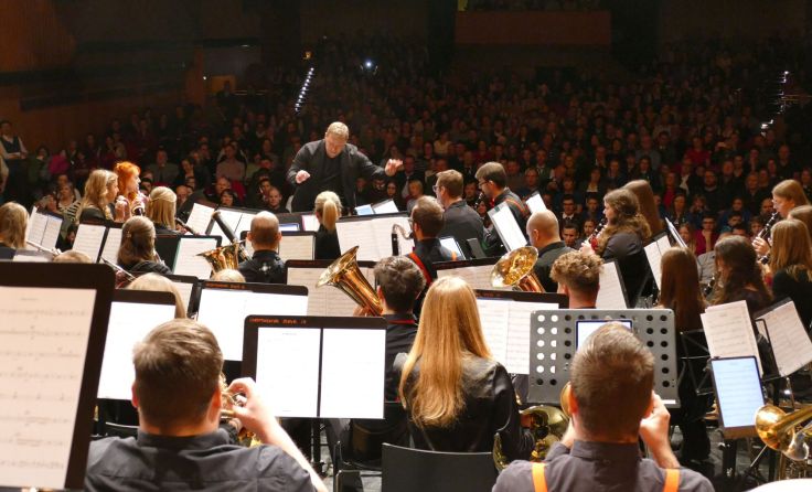 BJO Steyr unter der Leitung von Kapellmeister Peter Deutsch umrahmte die Veranstaltung