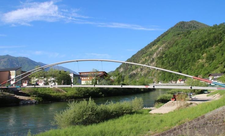 Der neue Traunsteg nimmt Formen an. Foto: Marktgemeinde Ebensee