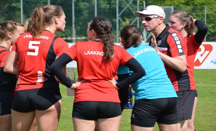 Zielgerichtet ins Final-3: Coach Wohlfahrt mit den Paper-GirlsFoto: Almhofer
