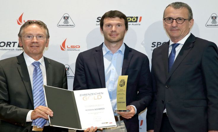 Das Landes-Sportehrenzeichen in Gold erhielten auch Leichtathlet Roman Schmied Foto: Land OÖ/Kauder