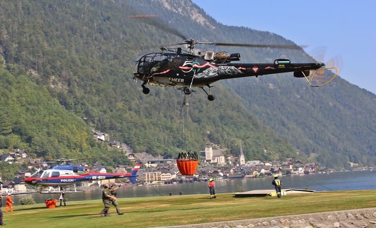 Vier Löschhubschrauber sind im Einsatz. Foto: Hörmandinger
