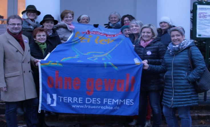 Sichtbares Zeichen gegen Gewalt an Frauen gesetzt. Foto: Frauenberatungsstelle
