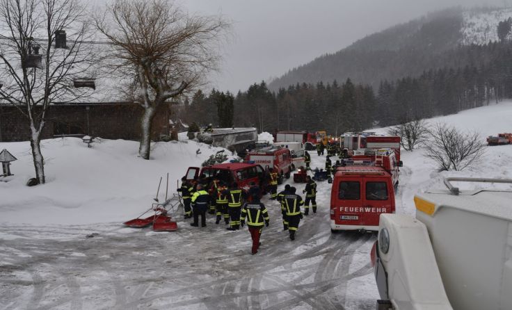 Von Feuerwehr zu Feuerwehr. Foto: FF Altmünster