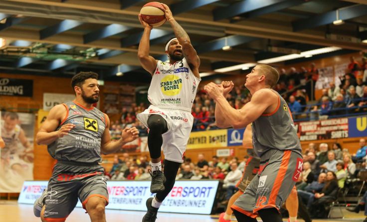 Swans gewinnen Heimspiel gegen Panther.Foto: Hannes Kienbauer