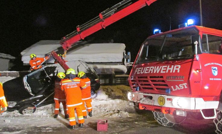 Fahrzeug mit Kran geborgen. Foto: FF Bad Goisern