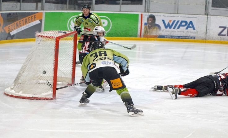Traunsee-Sharks siegten in Gmunden gegen Steyr-Panthers. Foto: Peter Sommer Fotopress