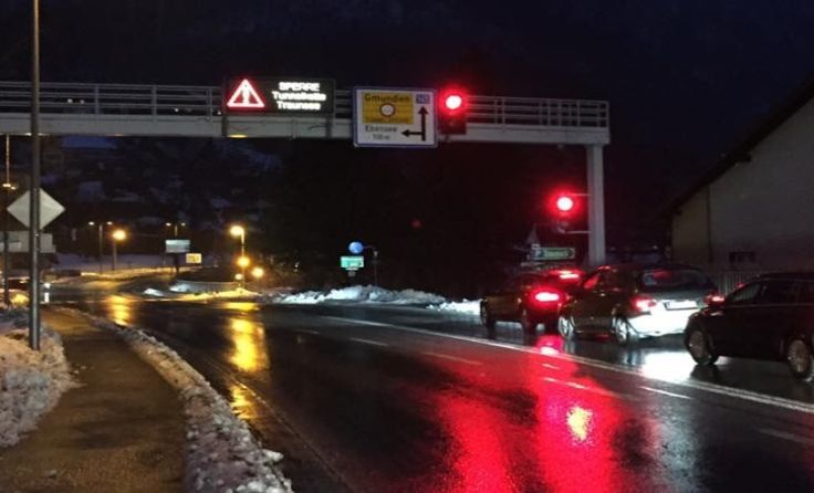 B145 wegen Steinschlag gesperrt. Foto: Gemeinde Ebensee/Siller