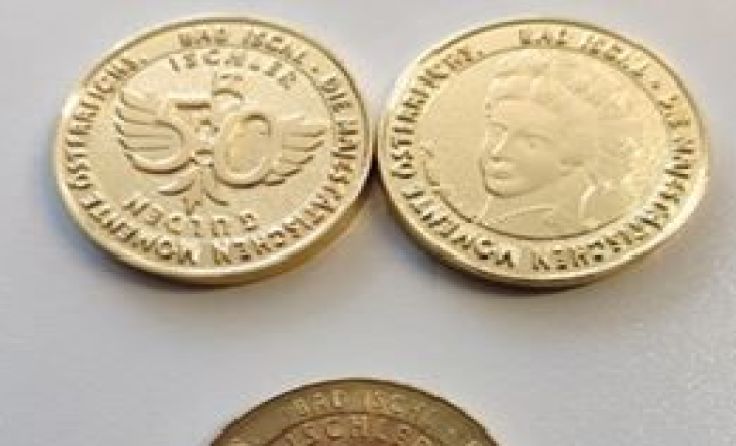 Oben das Imitat, darunter das Original. Foto: TVB Bad Ischl