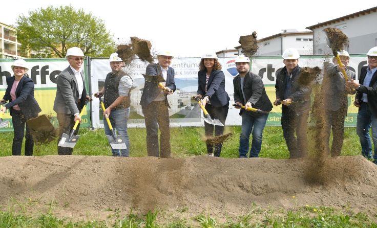 Baubeginn: die Spatenstichfeier in der Münsterstraße. Foto: Klemens Fellner