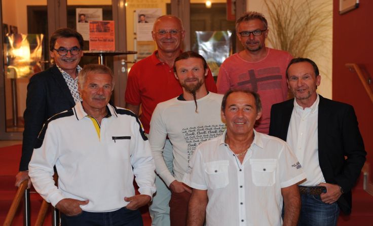 Das Team bereitet bereits die nächste Narrensitzung vor. Foto: Faschingsgilde Gamundien