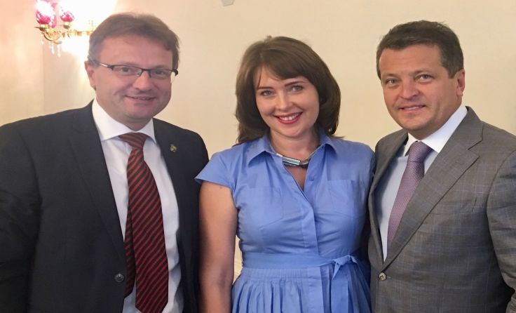 Hannes Heide, Evgenia Podvigova und Ilsur Metshin (v. li). Foto: Gmd. Bad Ischl