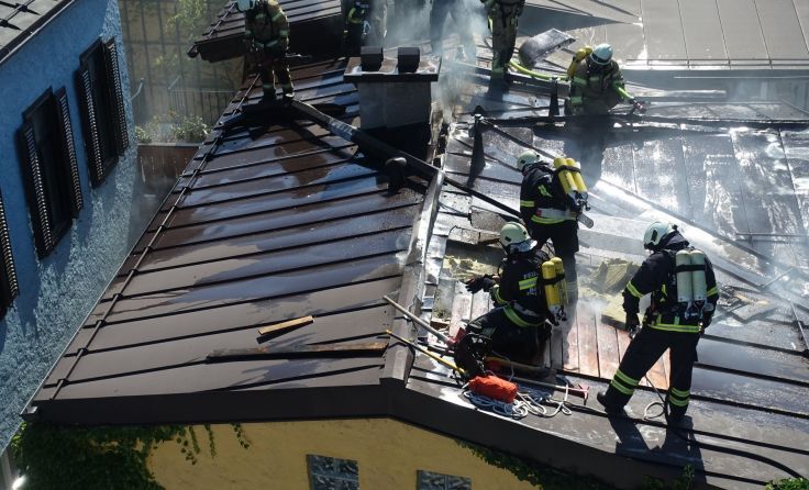 Großeinsatz der Feuerwehren bei Dachstuhlbrand. Foto: FF Bad Ischl