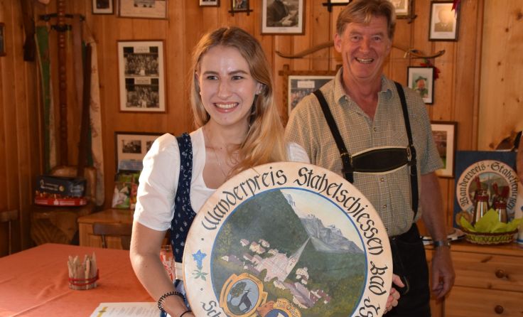 Schützenkönigin Patricia Fürthbauer mit Organisator Gottlieb Peer Foto: Lions Club-Reimair 