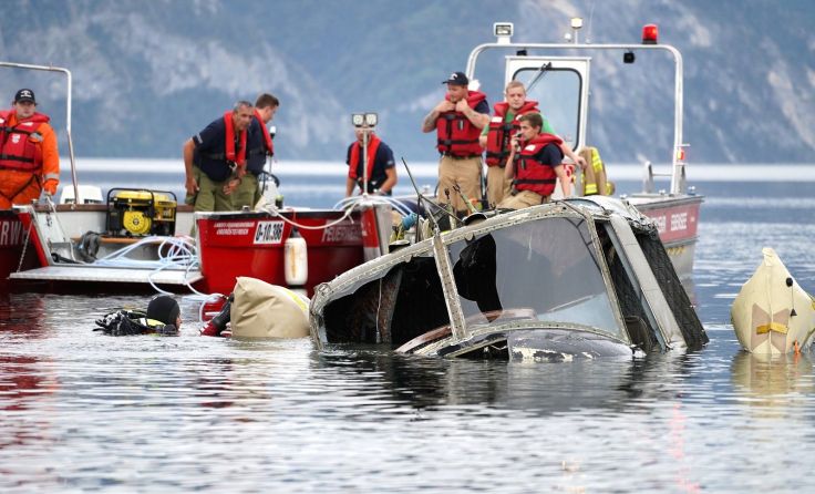 Alter Bundesheerhubschrauber wurde für Übung im Traunsee versenkt. Foto: Peter Sommer