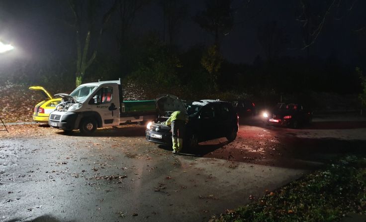 Öamtc und Polizei Gmunden tauschten defekte Lamperl. Foto: ÖAMTC