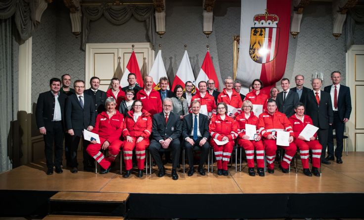 Land Oberösterreich ehrt langjährige Mitarbeiter des Roten Kreuzes. Foto: Land OÖ