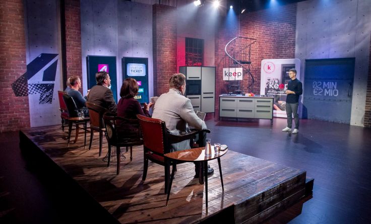 Gmundner präsentiert vor Investoren sein Star-up. Foto: Puls4/Gerry Frank