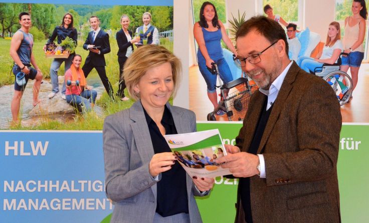 Kaiserstadt-Chefin Ines Schiller und SChuldirektor Rainer Posch (v. li.) Foto: Schiller