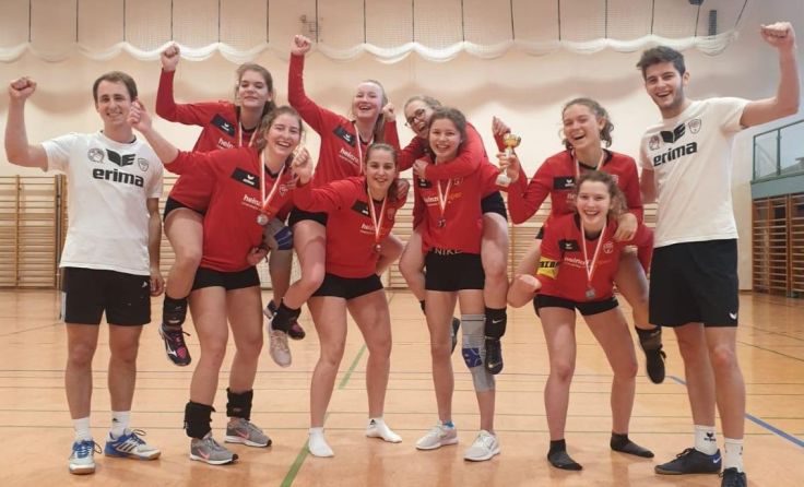 Lm-Silber für die Laakirchner U-18-Faustballerinnen. Foto: Verein