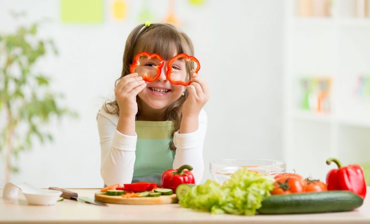 Kinder ist Lebensmitteln auf der Spurt. Foto: Shuttershtock/O. Kuzmina
