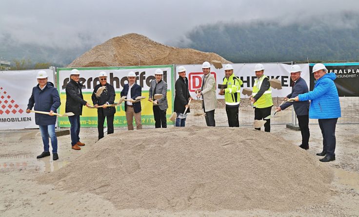 Die Spatenstichfeier in der Salinengemeinde. Foto: DB Schenker