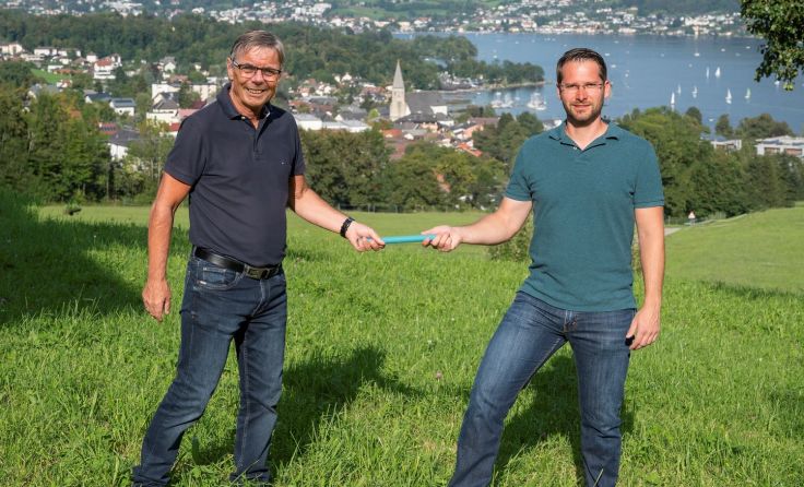 Franz Spiesberger (li.) übergibt an Martin Pelzer (re.) Foto: Fotoshop Traunsee