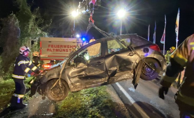 Autobergung in Ebensee. Foto: FF Langwies