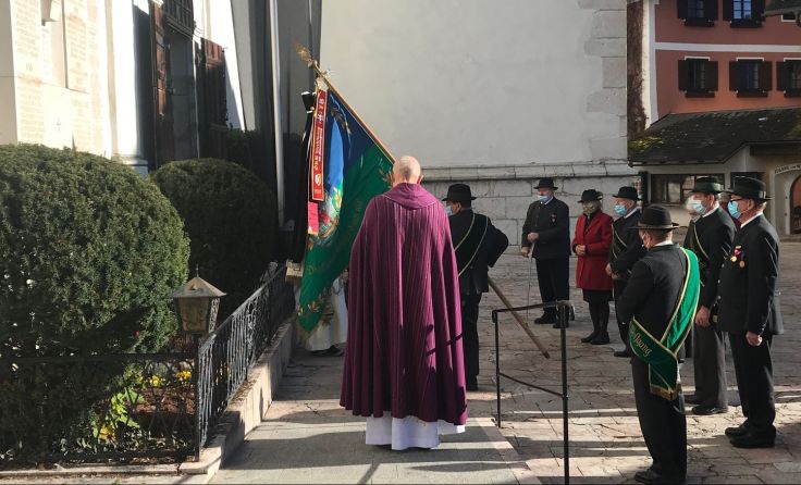 Kranzniederlegung durch eine Abordnung der St. Wolfganger Kameraden. Foto: Perfaller PR