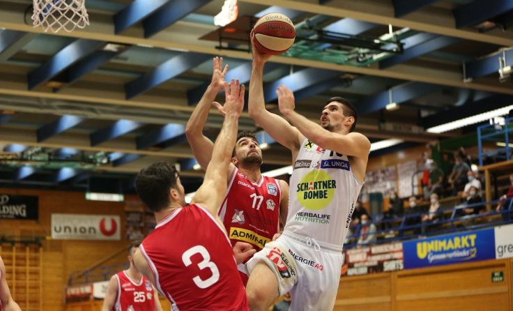 Basket Swans Toni Blazan am Ball. Foto: Swans