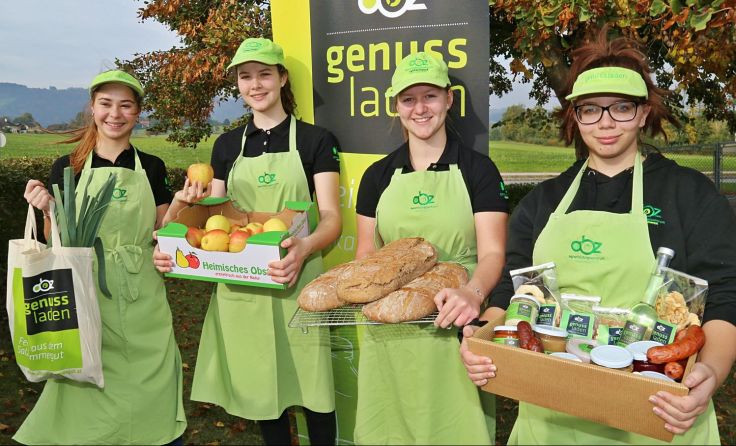 Schülerinnen des ABZ Altmünster mit frischen Produkten Foto: Hörmandinger