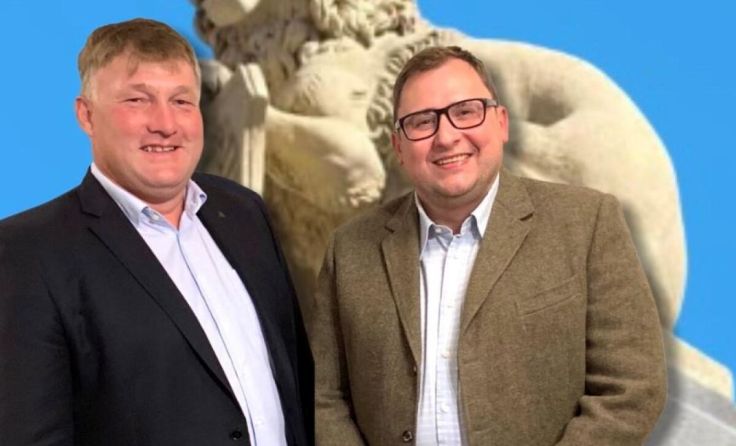 FP-Bezirksparteiobmann Markus Steinmaurer und Ronald Eichenauer (v. li.) (Foto: FPÖ Salzkammergut)