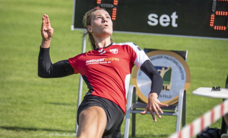 Paper-Girl Carina Steindl im Angriffsmodus (Foto: Valentin Weber)