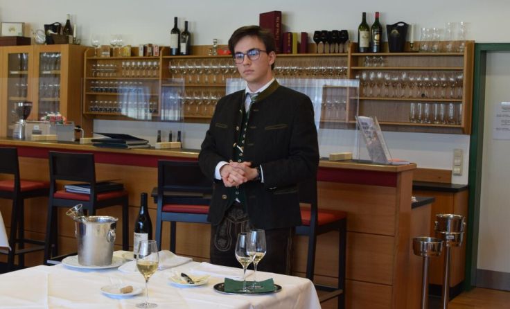 Johannes Aschauer beim Prüfungsgespräch mit der Jury (Foto: TS/Ebenführer-Nahmer)