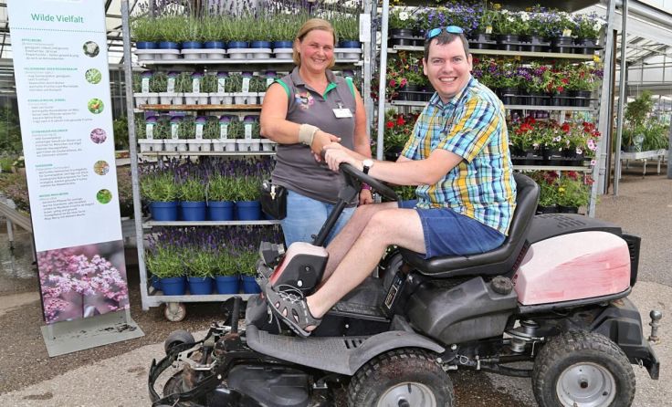 Bellaflora Bereichsleiterin Michaela Teufl und Klaus Daxner (v. li.) (Foto: Hörmandinger)