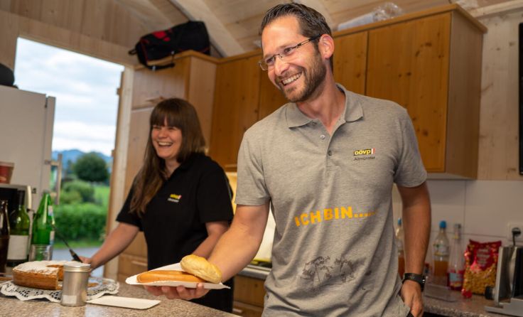 Martin Pelzer tourt durch Altmünster (Foto: ÖVP-Klub/Josef Farda)