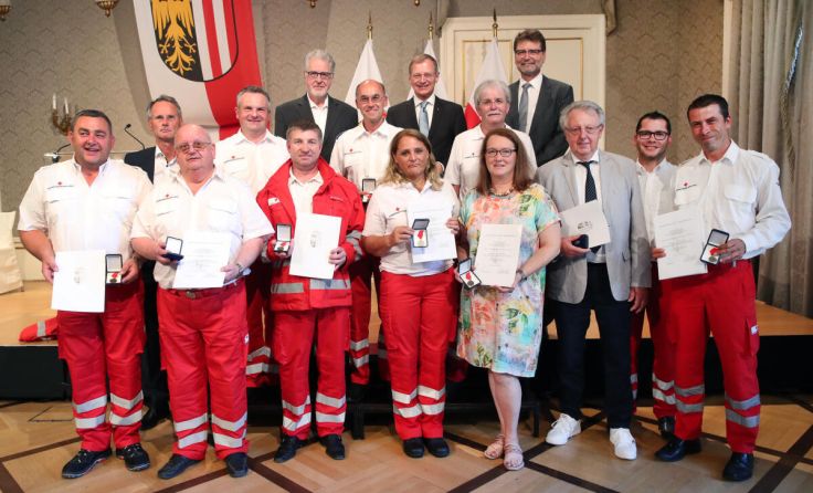 Ausgezeichnete mit Verantwortlichen (Foto: Land OÖ)