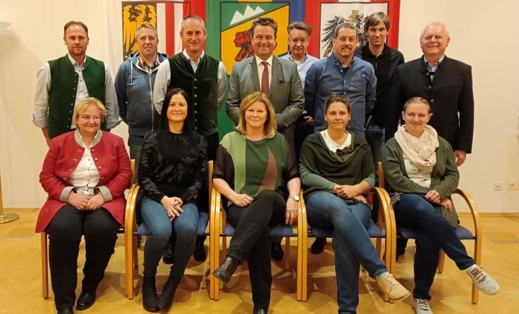 Der für die nächsten sechs Jahre frisch angelobte Obertrauner Gemeinderat (Foto: Monika Schilcher)