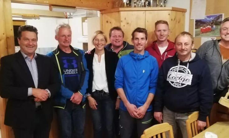 Neuwahlen bei der diesjährigen Jahreshauptversammlung des ASKÖ Tennisclub Obertraun (Foto: privat)