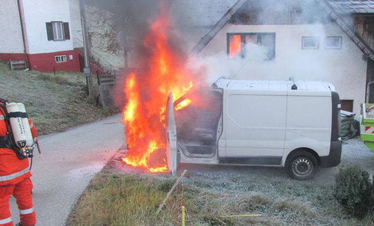 Fahrzeugbrand in Bad Goisern (Foto: FF Bad Goisern)
