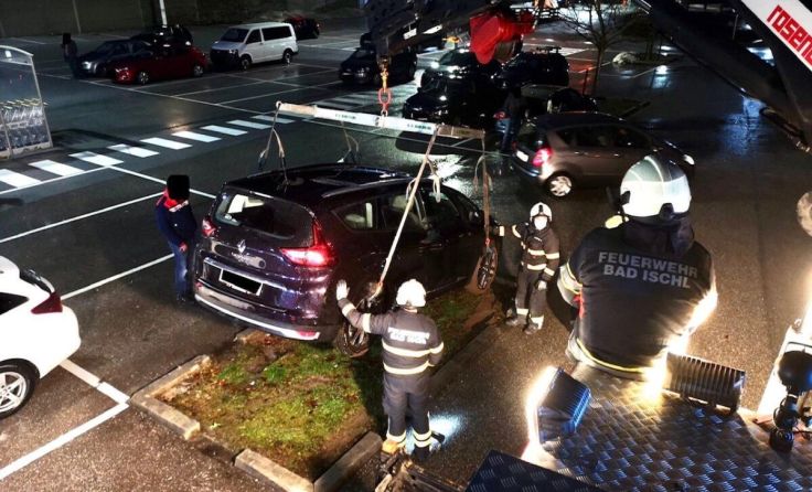 Fahrzeugbergung in Bad Ischl (Foto: ff-badischl.at)