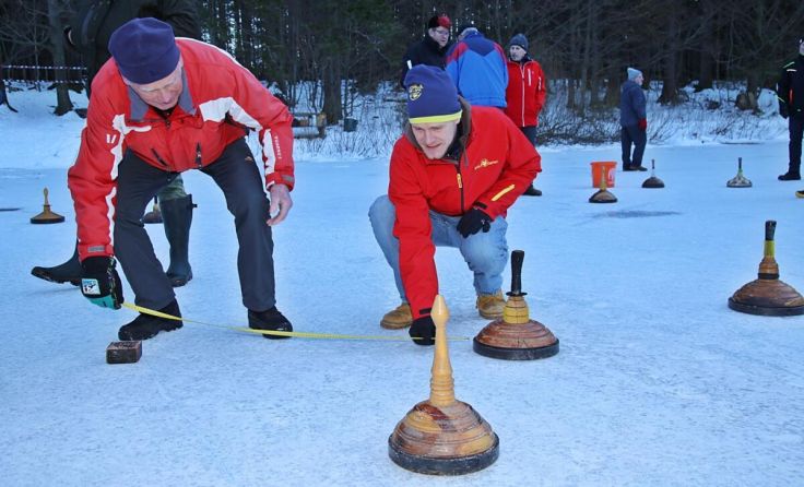 Eisstockschützen am Taferlklaussee (Foto: Hörmandinger)