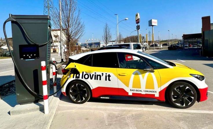 Die neue E-Tankstelle bei McDonalds in Gmunden (Foto: Tom Leitner)