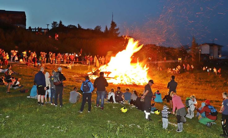 Sonnwendfeuer am Feuerkogel (Foto: Hörm.