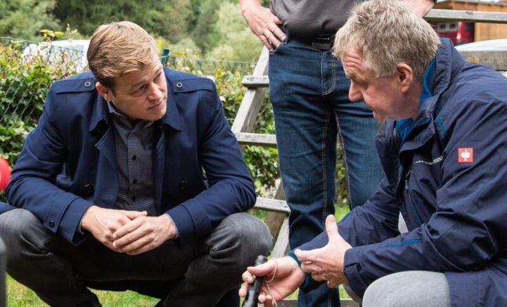 Kaineder bei Lokalaugenschein (Foto: Land OÖ/Werner Dedl)